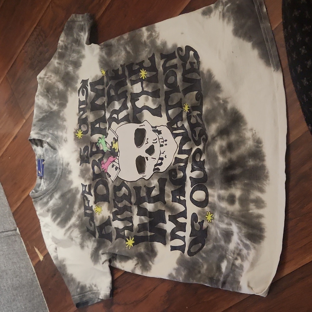 Gothic scene shirt is cute!